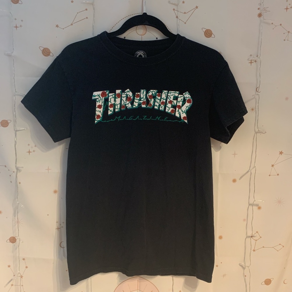 Super cute Thrasher tshirt🌹